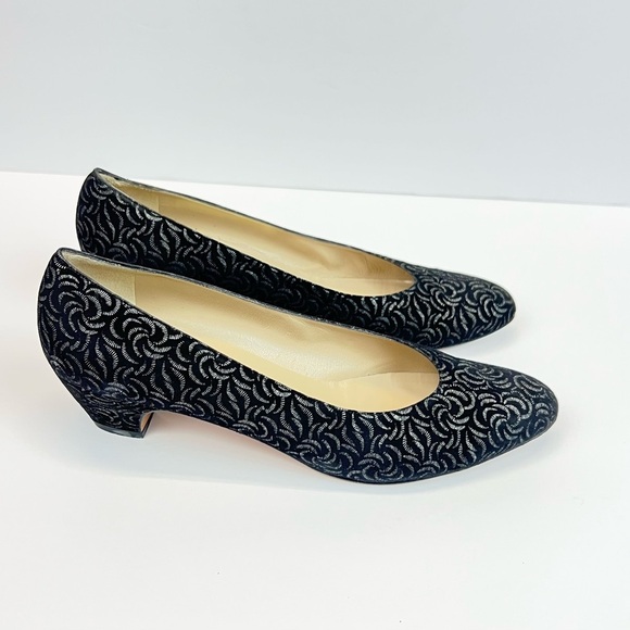 Salvatore Ferragamo 9.5 AA Black and Silver Floral Shimmer Pumps Vintage Italy - Picture 9 of 10